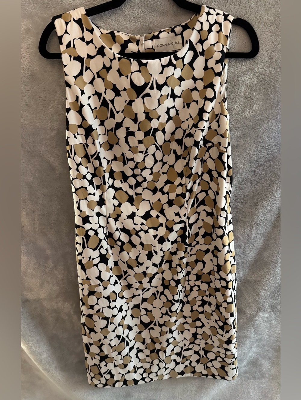 Ronni Nicole Black, White & Gold Print sleeveless dress